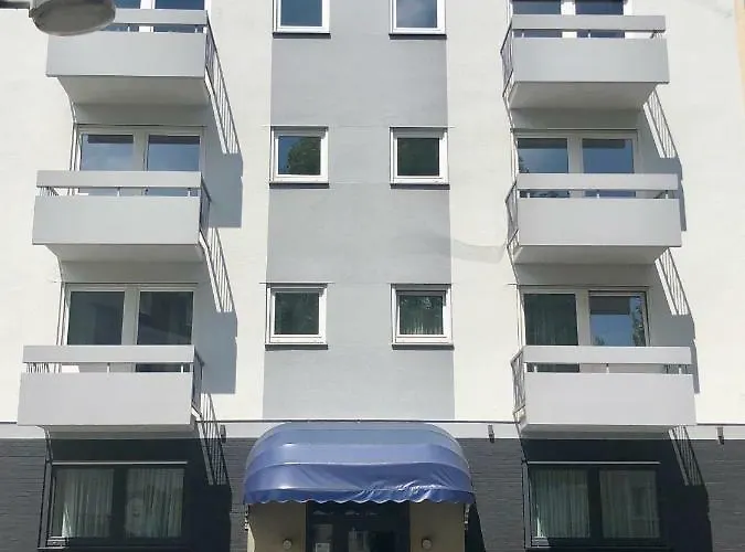 Hotel Und Centrum 3*